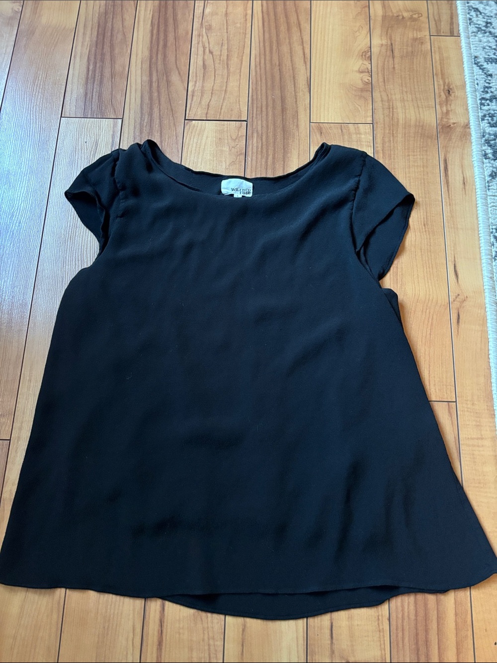 Aritzia Wilfred Free Black Cap-Sleeve Silk-Blend Blouse